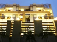 FabHotel Huda City Centre 