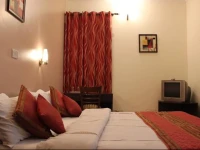 Hotel Doves Inn 