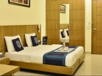 OYO Premium Near DLF Square Building 
