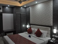 OYO Premium Gwalior City Centre 