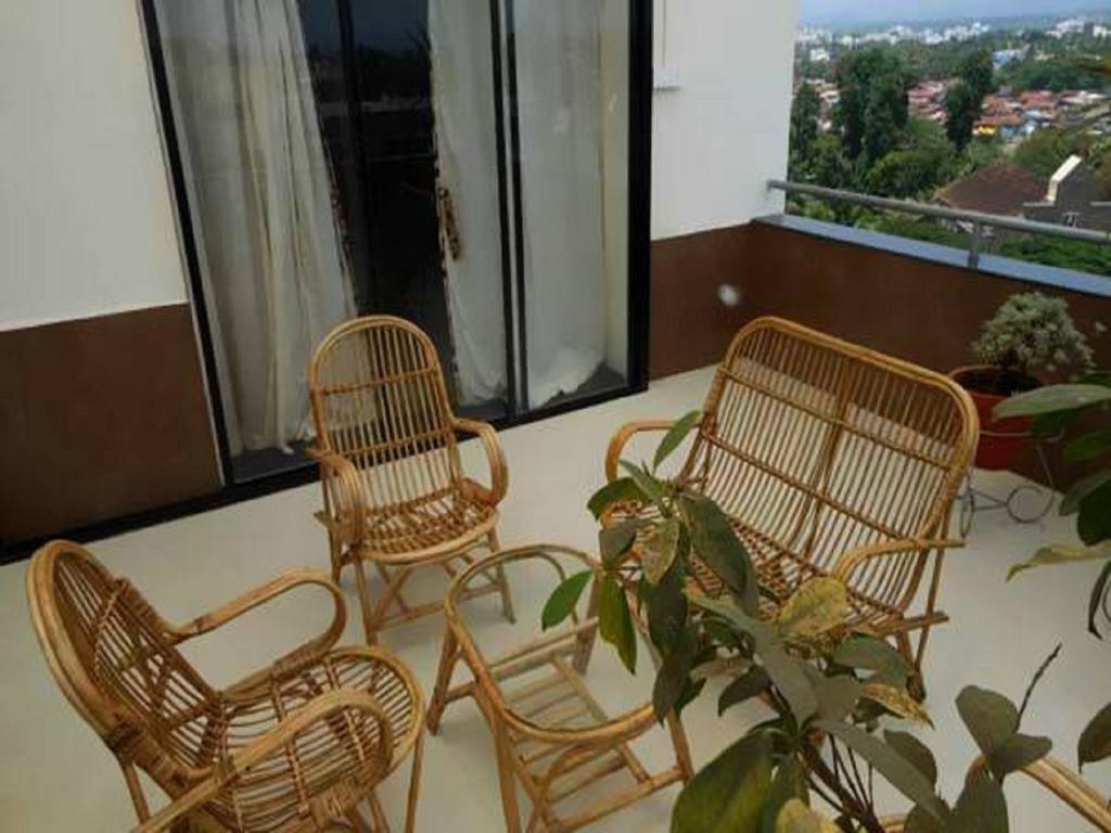 Vista Rooms at Dabholkar Corner 