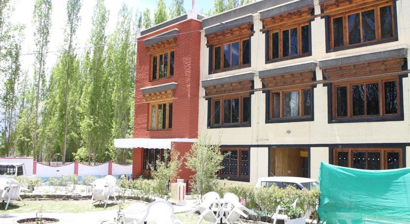 Hotel Nirvana Palace