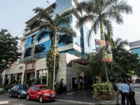 OYO Premium Andheri East Seepz 