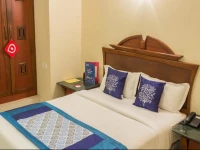 OYO Rooms Colaba Radio Club 