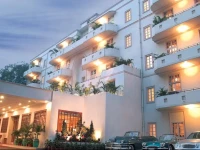 Vivanta by Taj Ambassador 