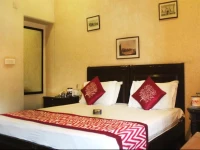 OYO Premium Connaught Place Opp PVR Rivoli 