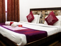 OYO Premium Mall Road 1 
