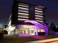 Hilarity Inn 