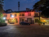 OYO Premium Near Osho Ashram Koregaon Park 