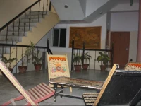 New Paradise Inn 