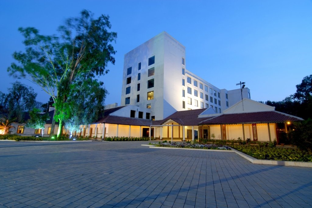 Chanakya Bnr Hotel 