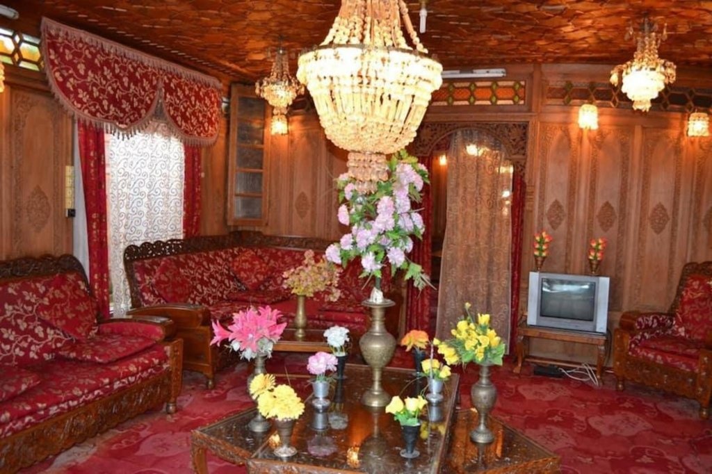 Ashoka Group of Houseboats 