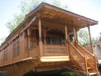 Buckingham Palace Group Of House Boats 