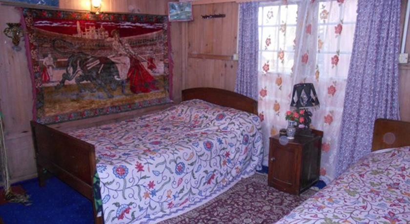 Houseboat Jewel Box 