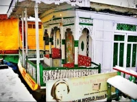 Houseboat Retreet 