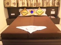 Vista Rooms at Lal Darwaja Station Road 