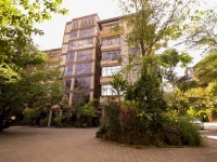 Kates Apartments 