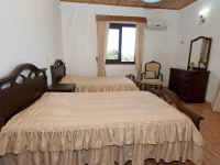 Loura Villa 
