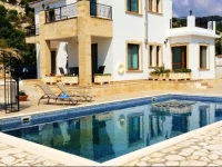 Villa Peristerona 