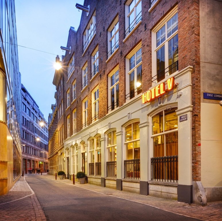 Hotel V Nesplein 4*