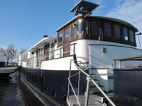 Botel Sailing Home 