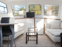 Modern South Houseboat 
