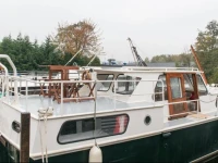 Stylish South Houseboat 