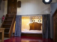 The Burret Houseboat 