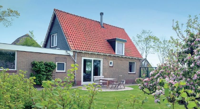 Holiday home Den Oever XI 