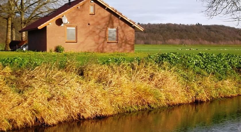 Holiday home Vakantiehuisjes De Betuwe 1 