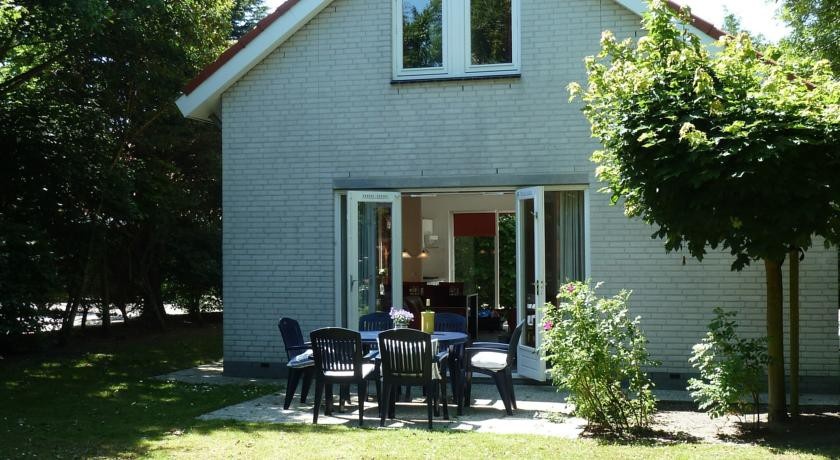 Holiday home Villapark de Witte Raaf II 