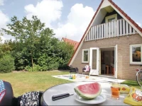 Three-Bedroom Holiday home in Plasmolen 