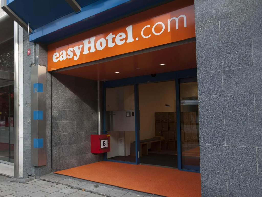 easyHotel Rotterdam City Centre 2*