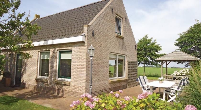 Holiday home Tzummarum 23 