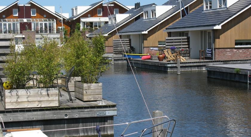 Holiday home Waterpark De Meerparel 2 