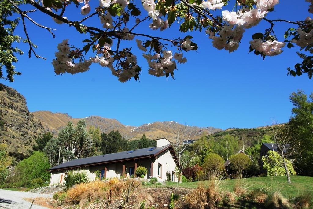 The Paddock Straw Bale Luxury Holiday House 