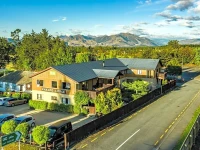 Kakapo Lodge 