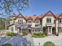 Elizas Manor Boutique Hotel 