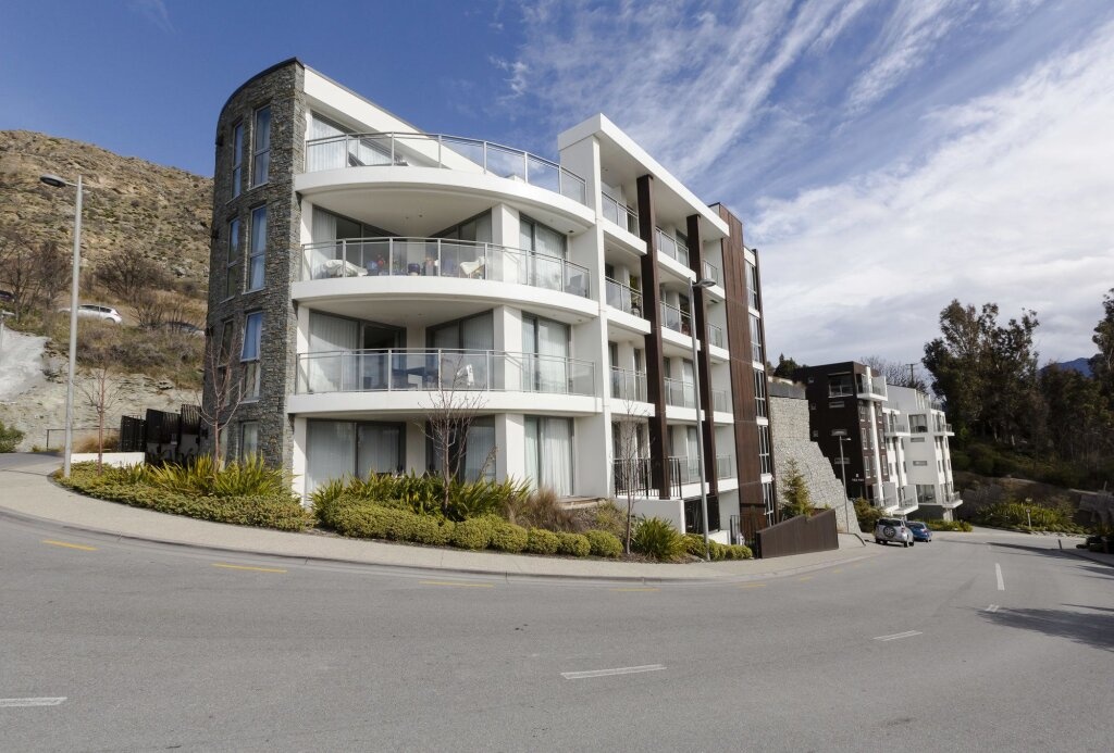 Queenstown Village Apartments 