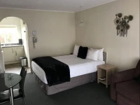 Green Gables Motel 