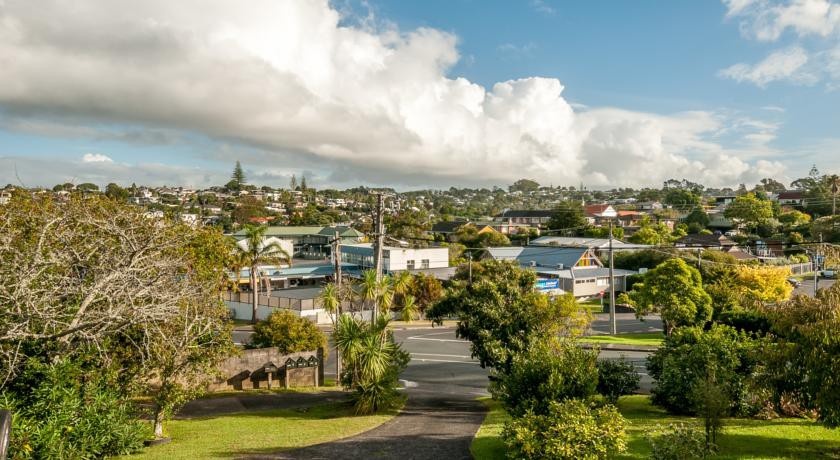 Mairangi Bay Village Beach House 
