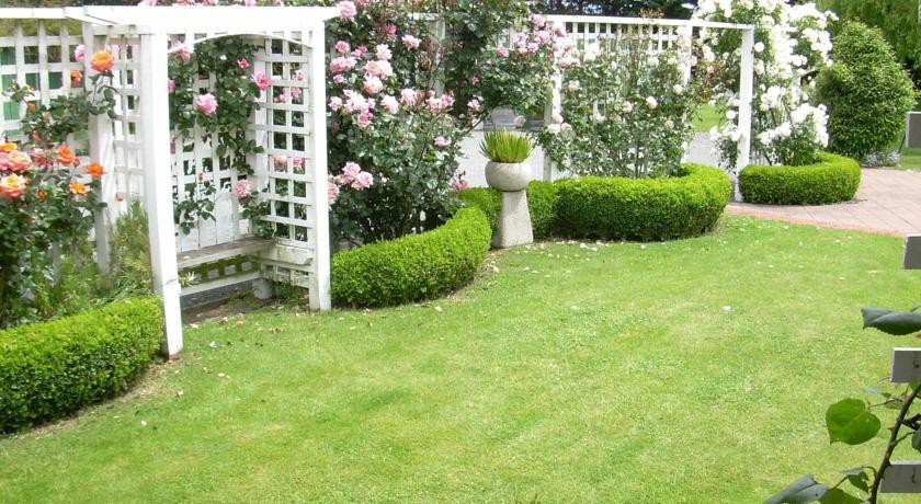 The Martinborough Connection 4*