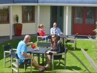 Ducks & Drakes Boutique Motel & Backpackers 