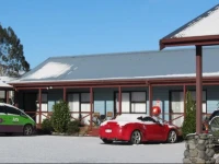 Adventure Lodge and Motel 