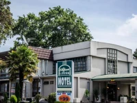 Alpers Lodge & Conference Centre 