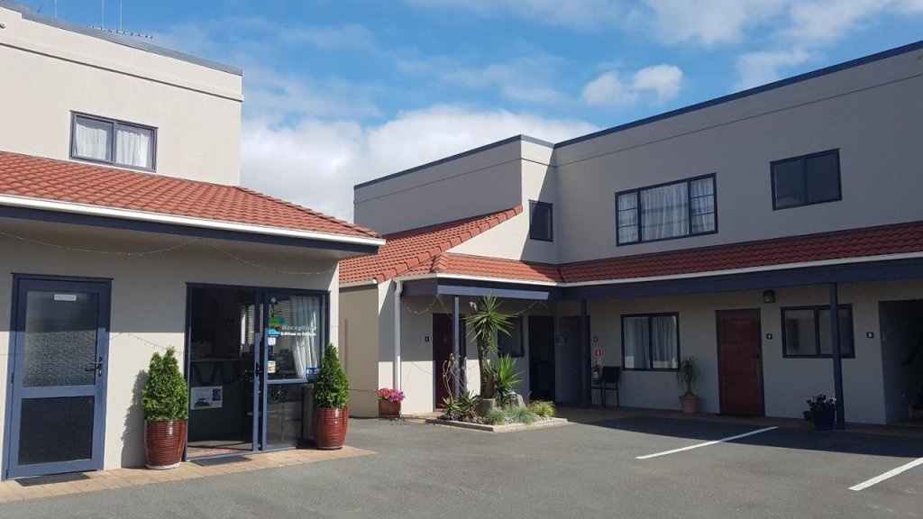 Palm Court Motel 4*
