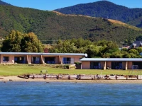 Bay Vista Waterfront Motel 