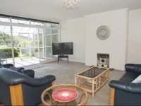 Seaview Apartments 