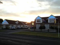 Malones Motel 4*