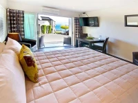 Baywater Lakeview Motel 